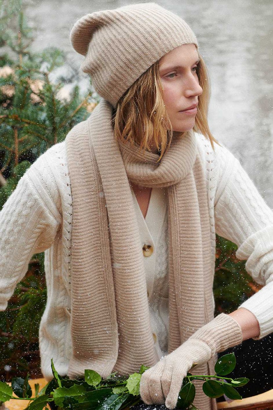 WYSE London Accessories & Shoes | Rosie Cashmere Hat - Champagne