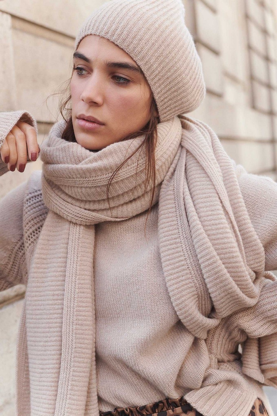 WYSE London Accessories & Shoes | Rosie Cashmere Hat - Champagne